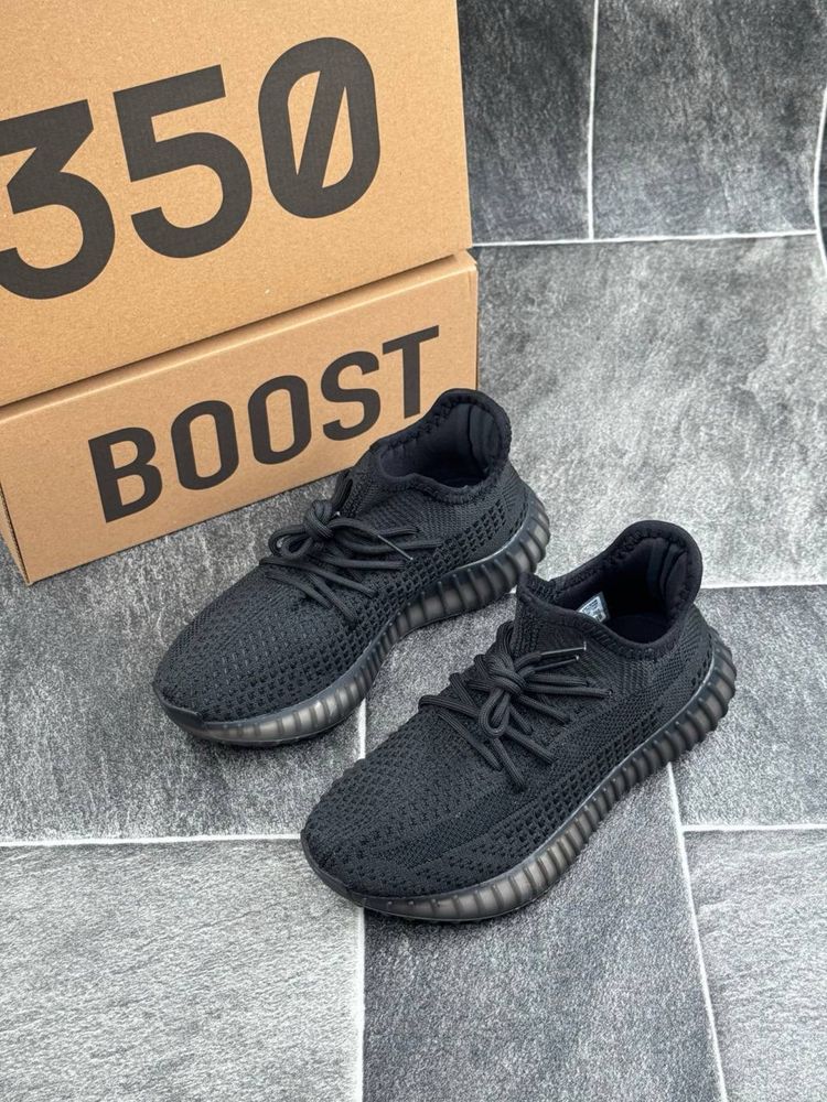 Adidasi Yeezy noi !!! Marimi 36/40 !!!