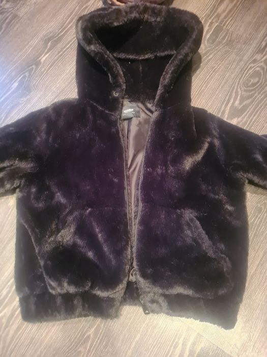 Blanița mar S ca nouă Pull&Bear la 120 lei bucata