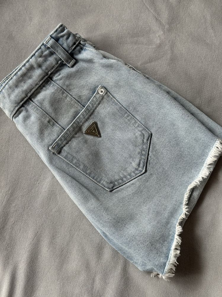 Къси панталони Guess нови