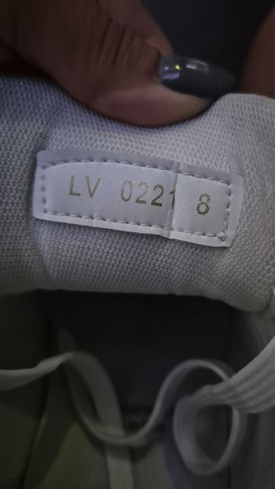 LOUIS VUITTON  Adidași alb cu negru