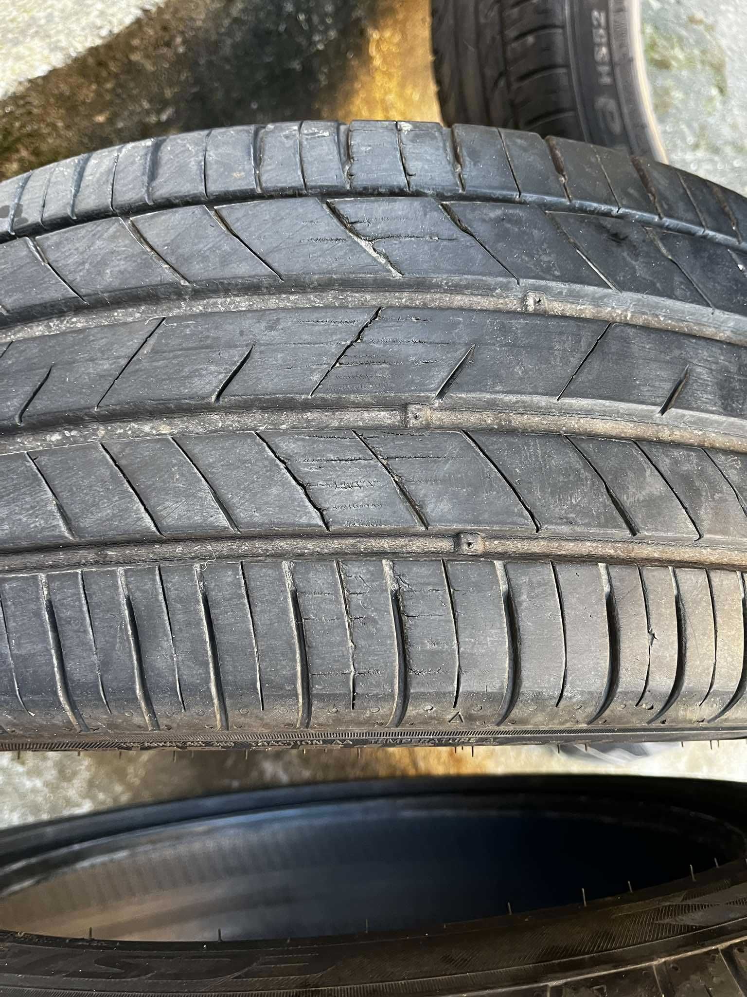 Летни гуми Kumho 235/45/R18 98W DOT 4322 втора употреба
