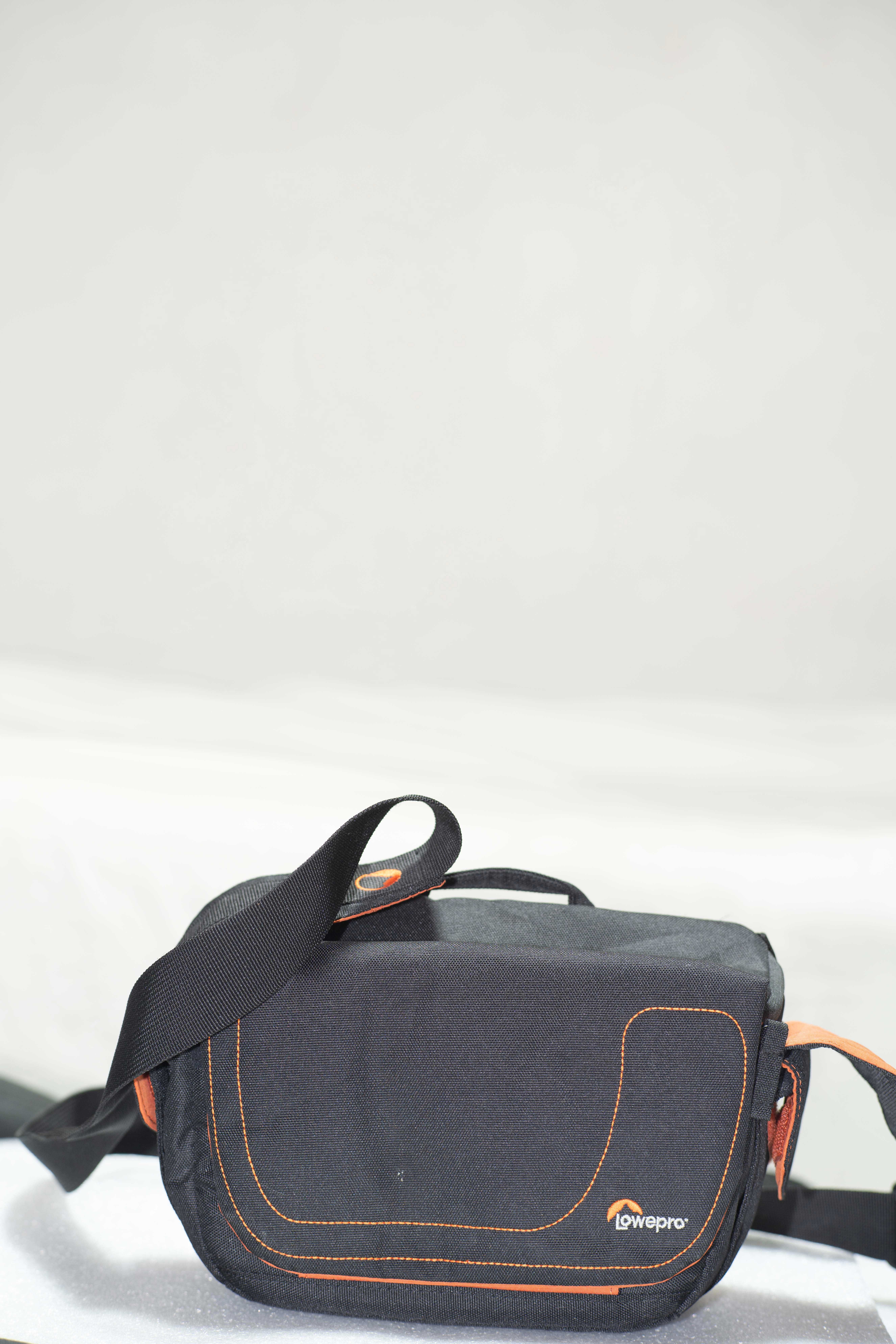 Фотографска чанта за  рамо LOWEPRO Impulse 130 с двойно  закопчаване
