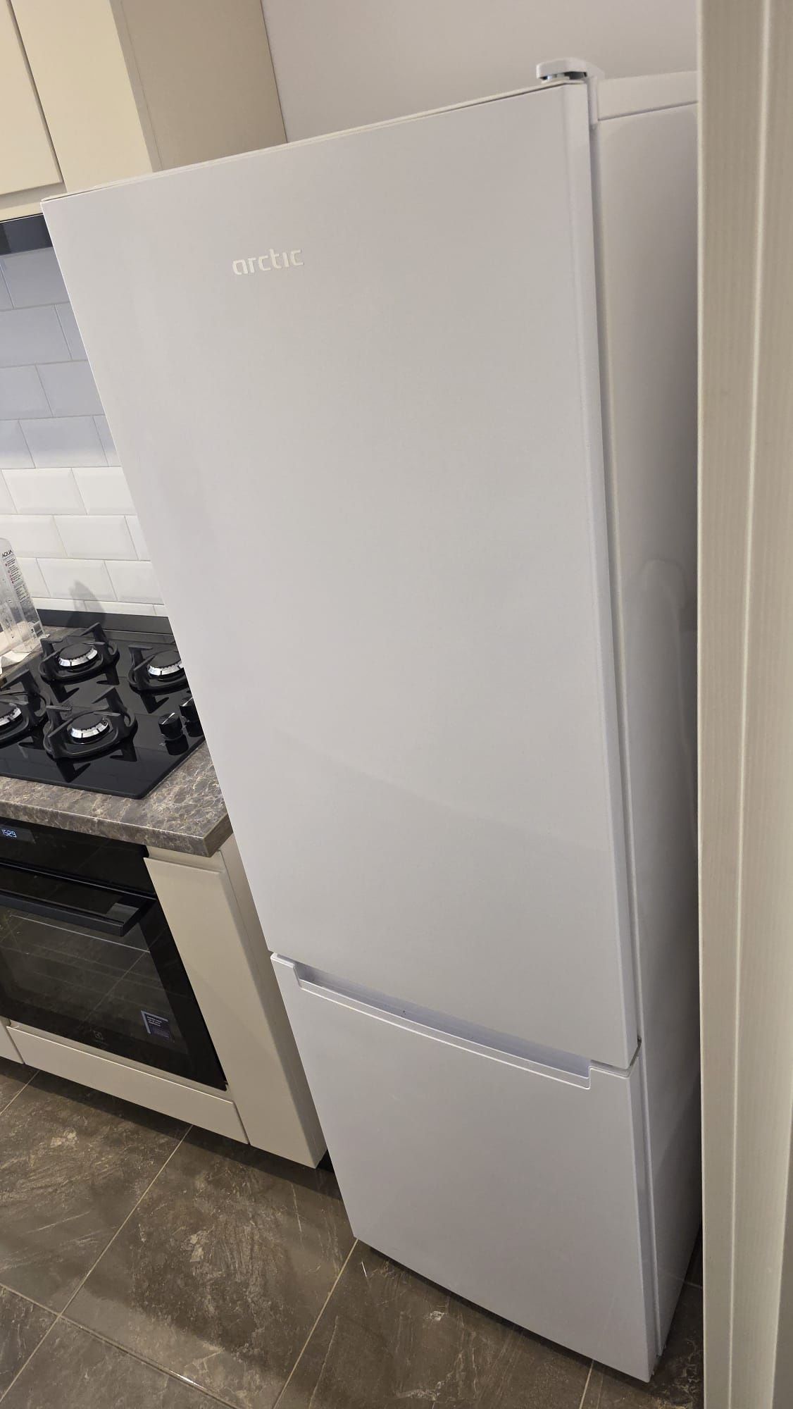 Vand frigider Arctic model AK54 270M30W