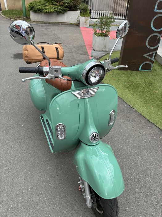 Scuter electric nou,  still Vespa clasic