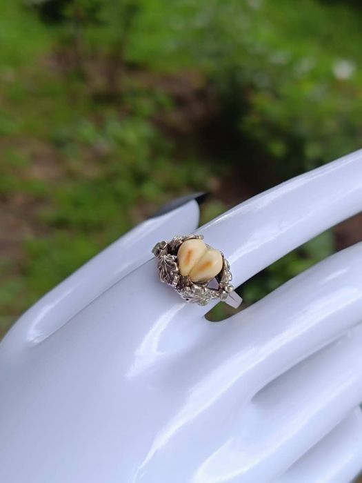 Vechi inel din argint cu grandel, model traditional vanatoresc