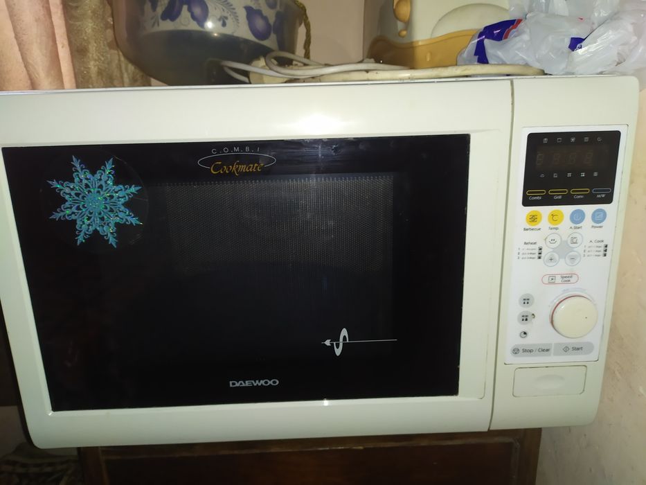 Продаю микроволновую печь бу