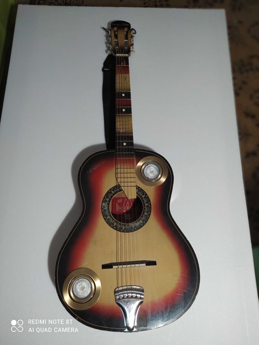 Китара "Кремона" преработена на осветително тяло