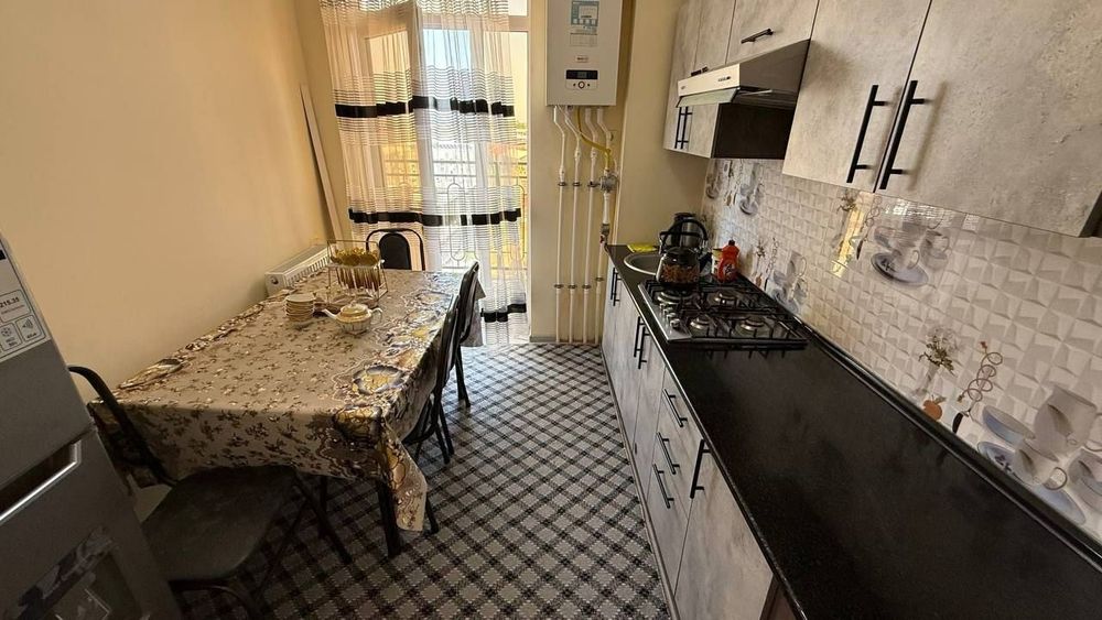 Яккасарой  Касмановитлар метро якинда ижарага квартира бор