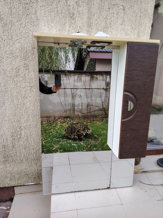 Chiuveta baie cu baterie și dulăpior cu oglindă