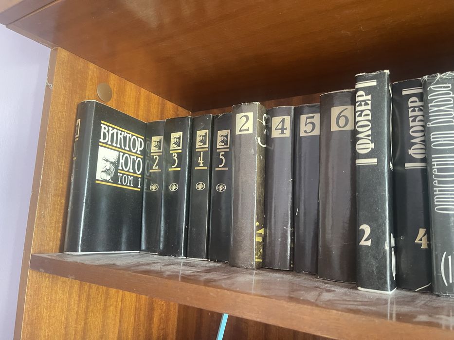 Разпродажба на стара библиотека с книги