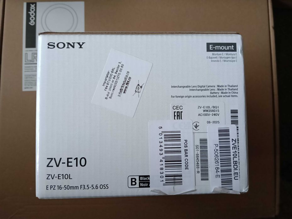 Kit Vlogger's Aparat foto Mirrorless Sony, lampa, microfon stativ