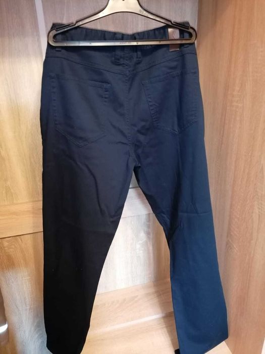 Pantaloni eleganți