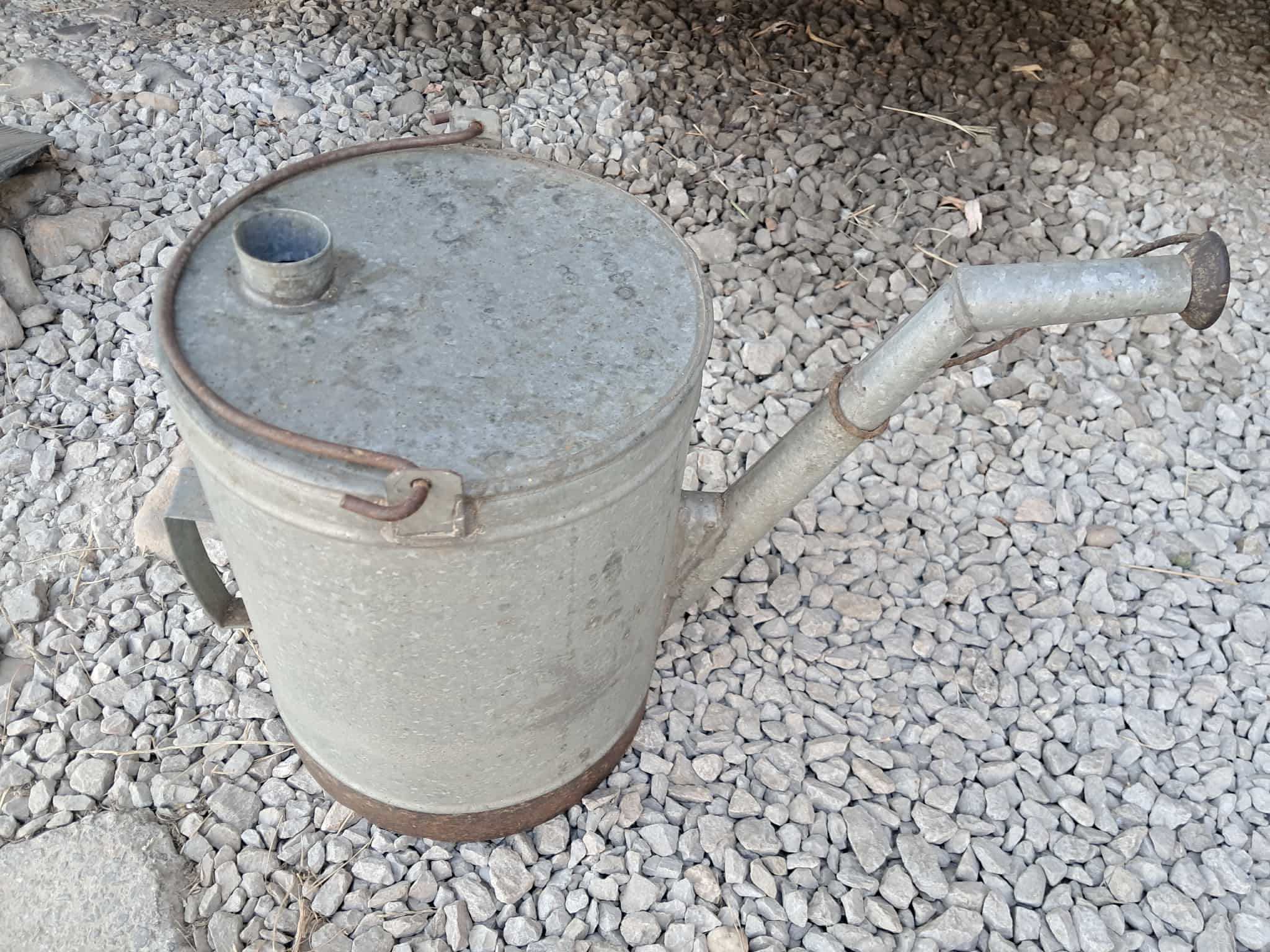 Продавам лейка метална 10 л.