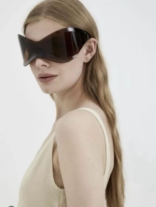 Очки солнцезащитные.