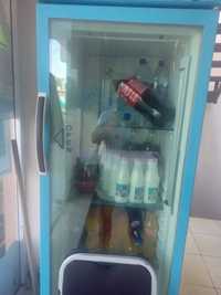 Витрина холодилниклар сотилади