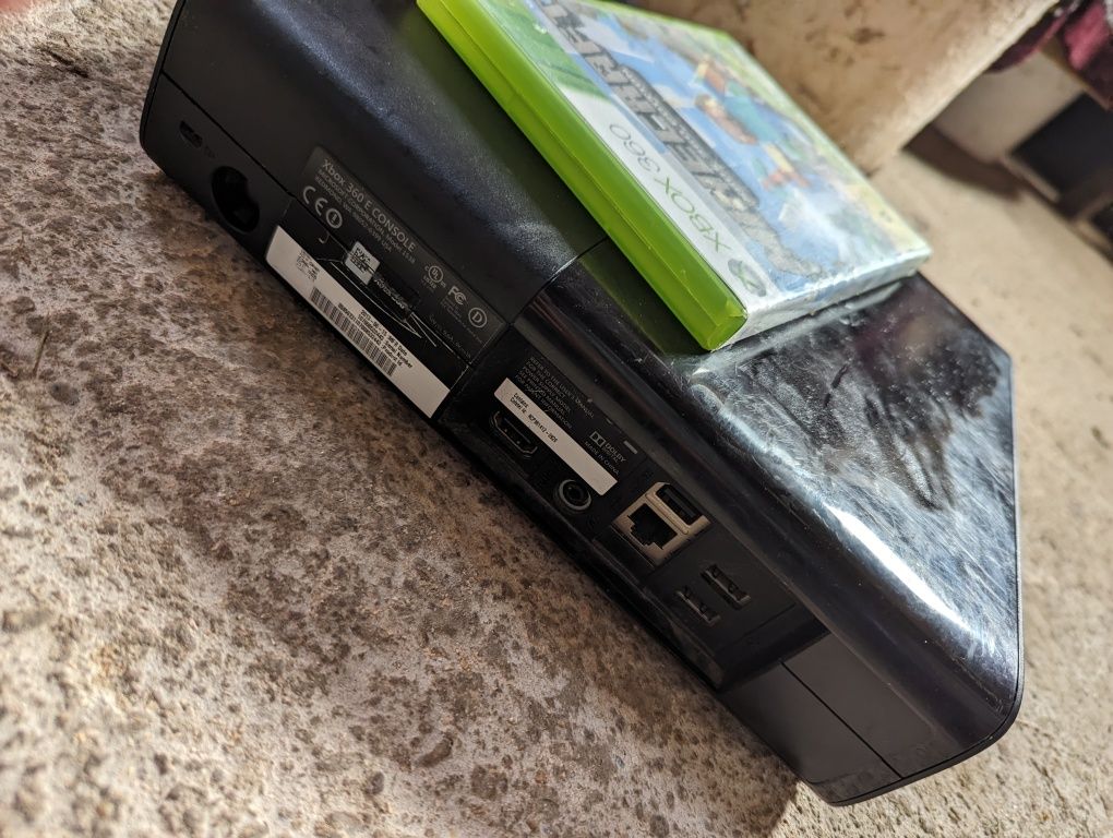 Consolă Xbox 360 E funcțională/piese