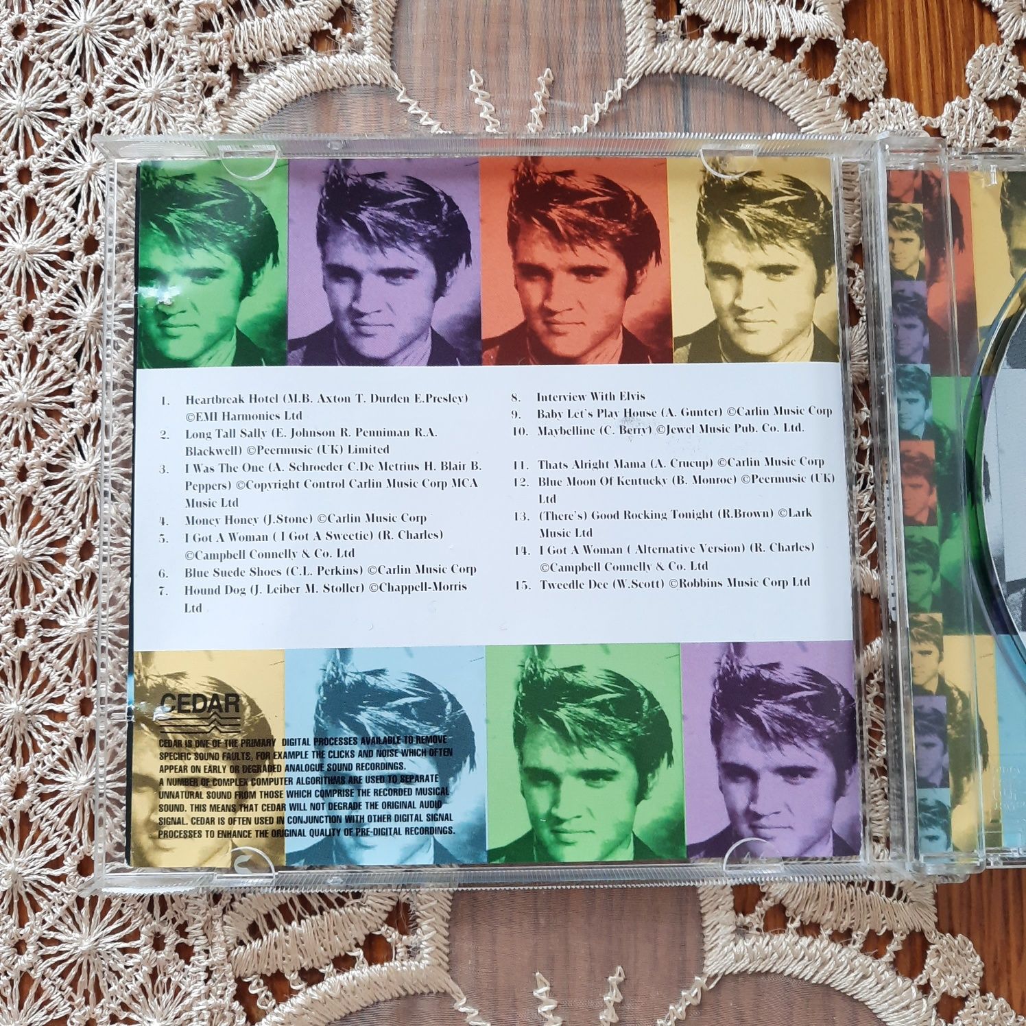 Елвис Пресли- компактдиск,оригинал,матричен - cd + подарък