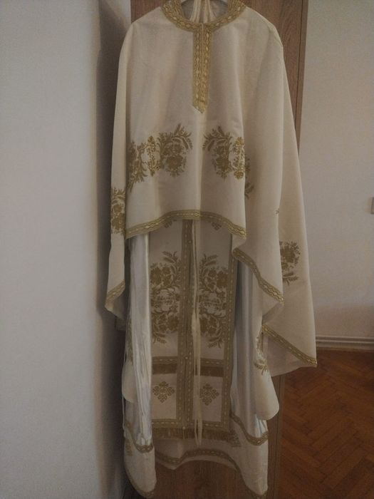 Vesminte preotesti set complet cu acoperaminte.   Detalii pe whatsapp