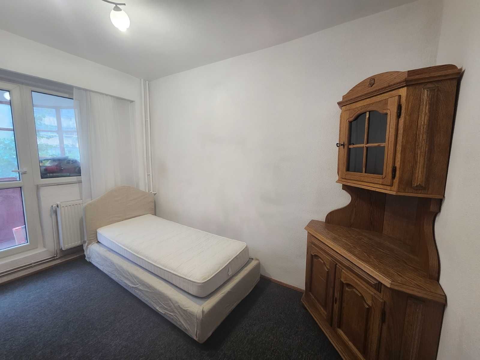 Dau in chirie apartament cu 3 camere si garaj