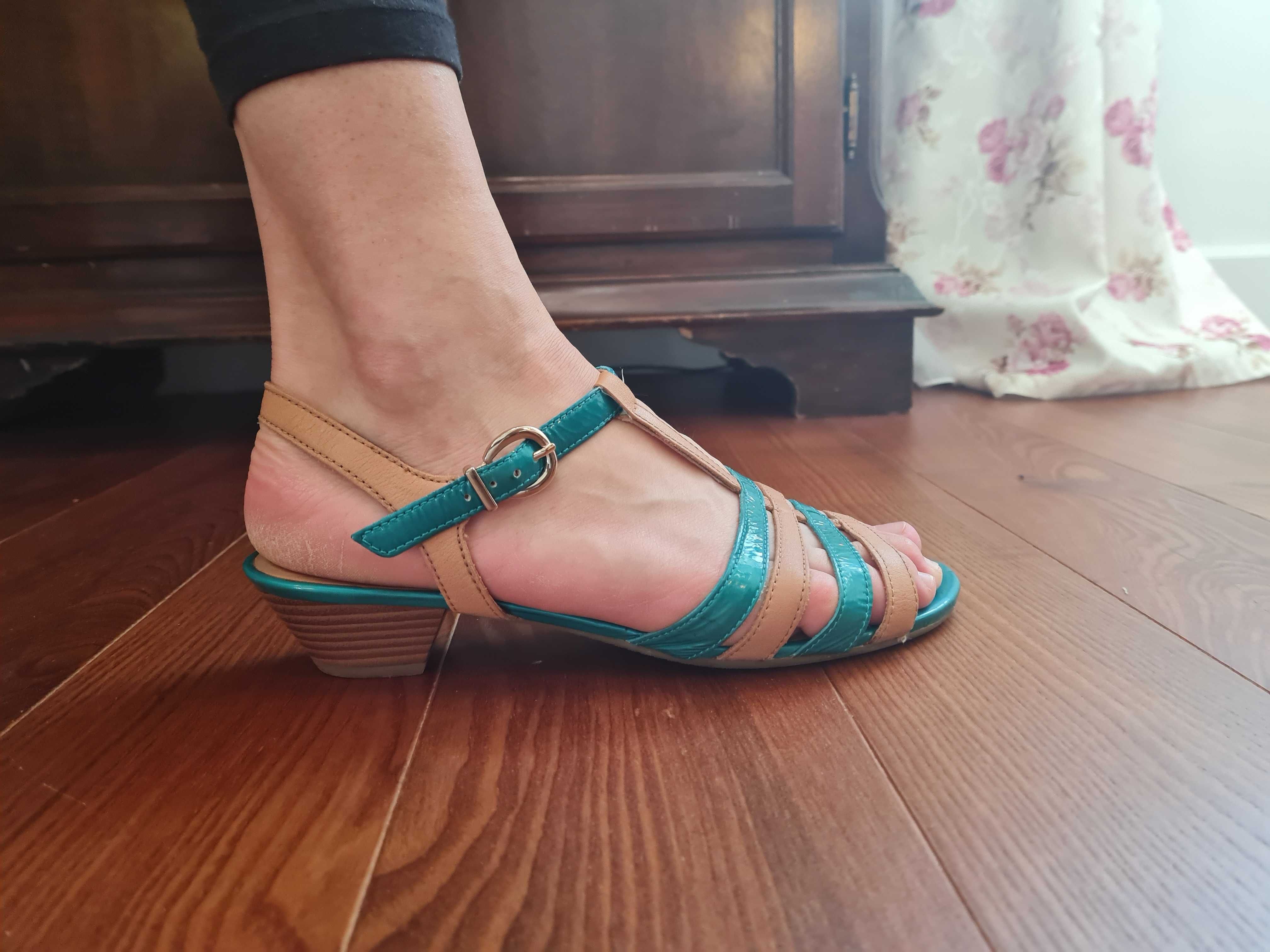 Vând sandale de piele Gabor