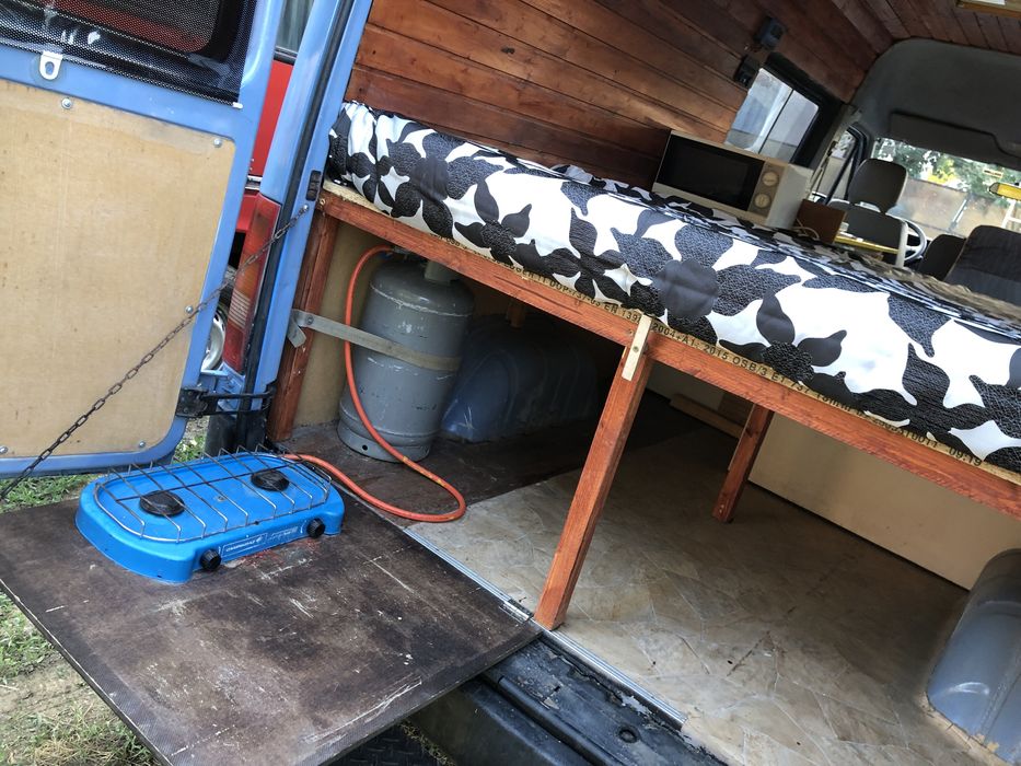 Autorulota LT 2004 2,5 TDI 6 locuri