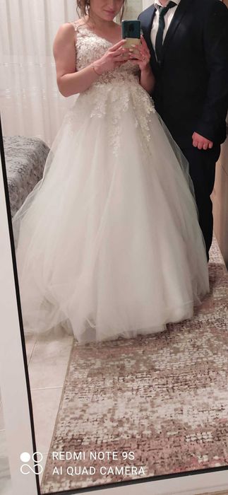 Булчинска рокля, цвят айвъри, размер Л,подходяща е и за бременни