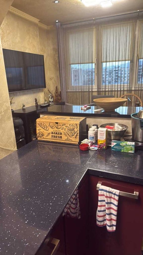 Продава се Тристаен апартамент в Пловдив, Изгрев - 80 кв.м за 1625 €/кв.м - Снимка #2