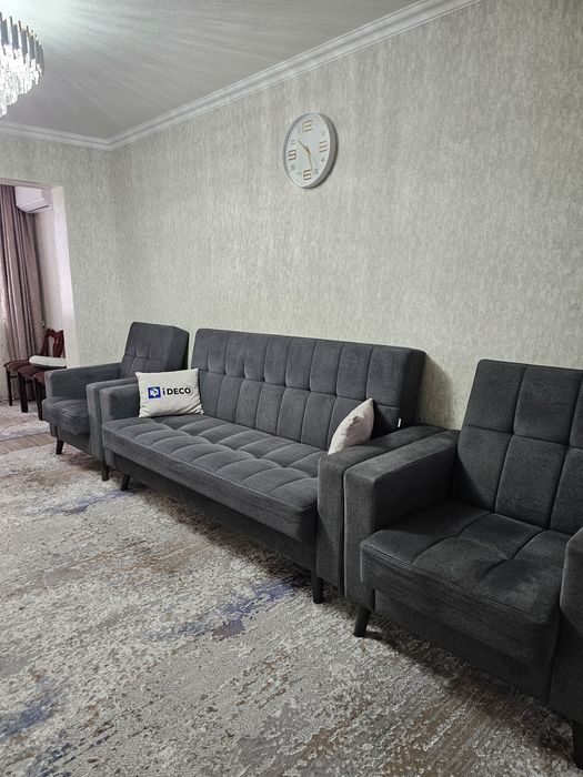 Продаётся диван и два кресла.