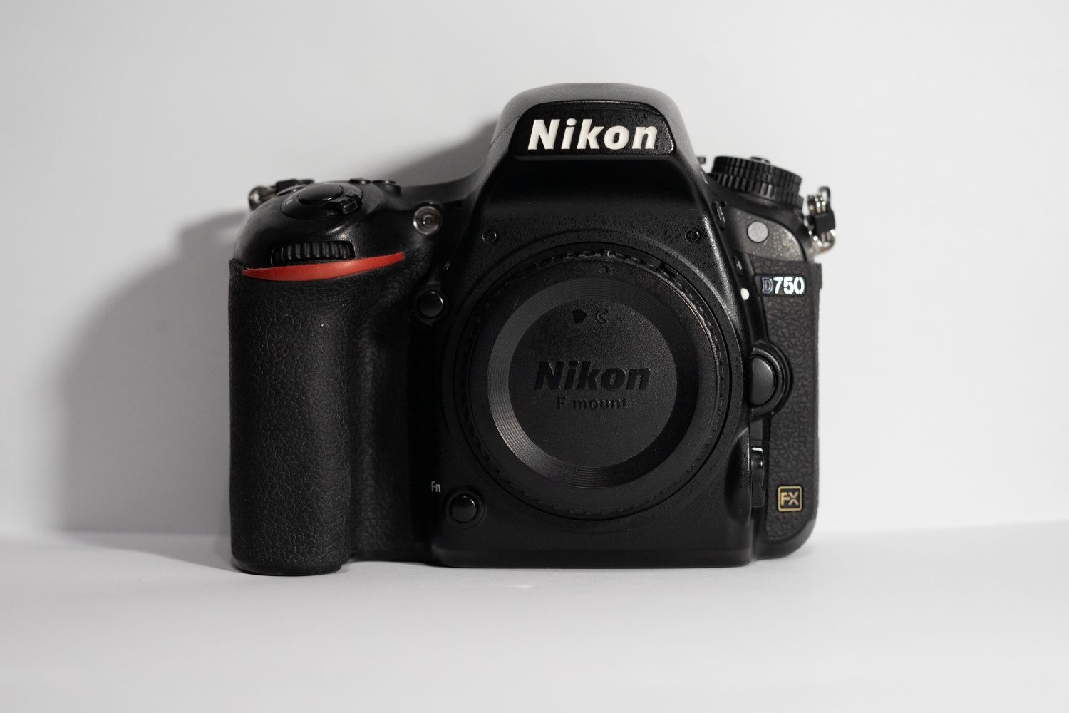 Vând Nikon D750 in stare foarte bună
