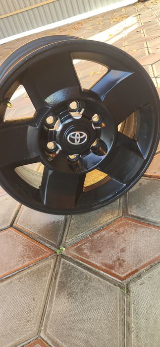 Продам диски на машину Toyota Prada