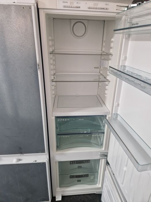 Хладилник за вграждане Miele A++