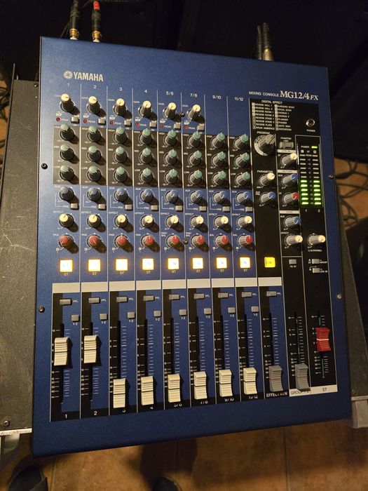 Boxe active Mackie Srm450v1/mixer Soundcraft Pw 600/Yamaha Mg12/4