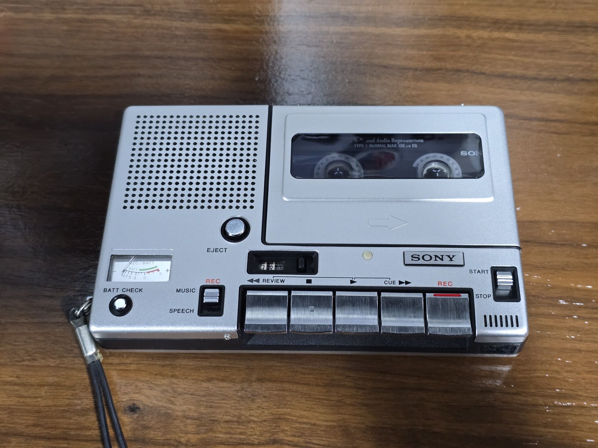 SONY TC-150, Casetofon recorder portabil retro argintiu, full metal