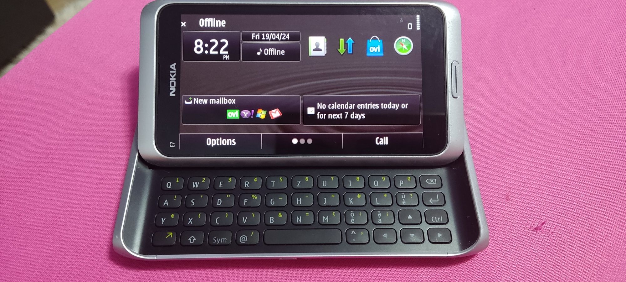 Nokia E7 la pachet