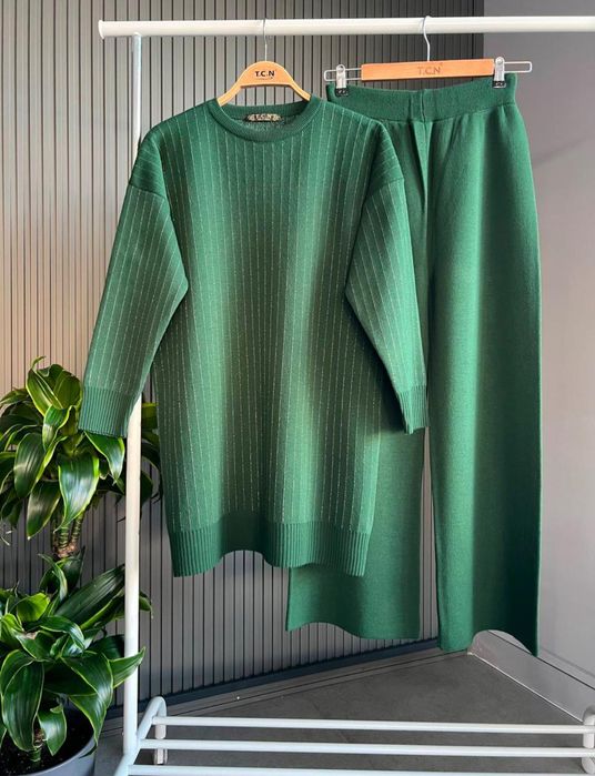 Дамски плетени комплекти.