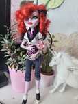 Рядка кукла на Monster High