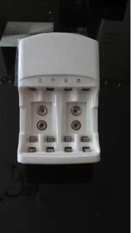 Зарядно за презареждащи батерии,зареждачка,НОВО,1.5V,АА,ААА,9V,зарядно