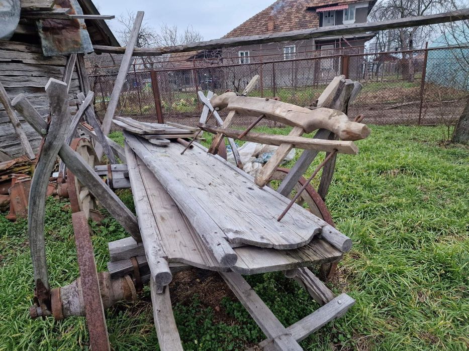 Vând car vechi în stare foarte buna