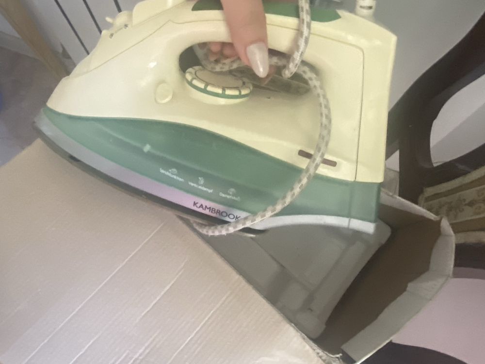 Утюг с коробкой рабочий Tefal
