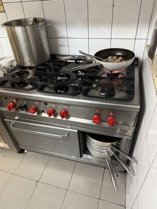 Vand aragaz profesional 6 ochiuri cu cuptor, stare perfecta, pret 3000