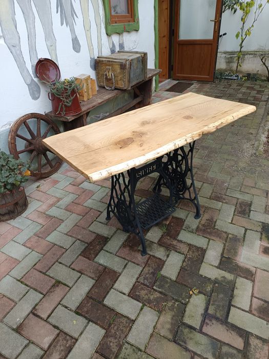 Masa , Comoda , suport lavoar din mașină de cusut