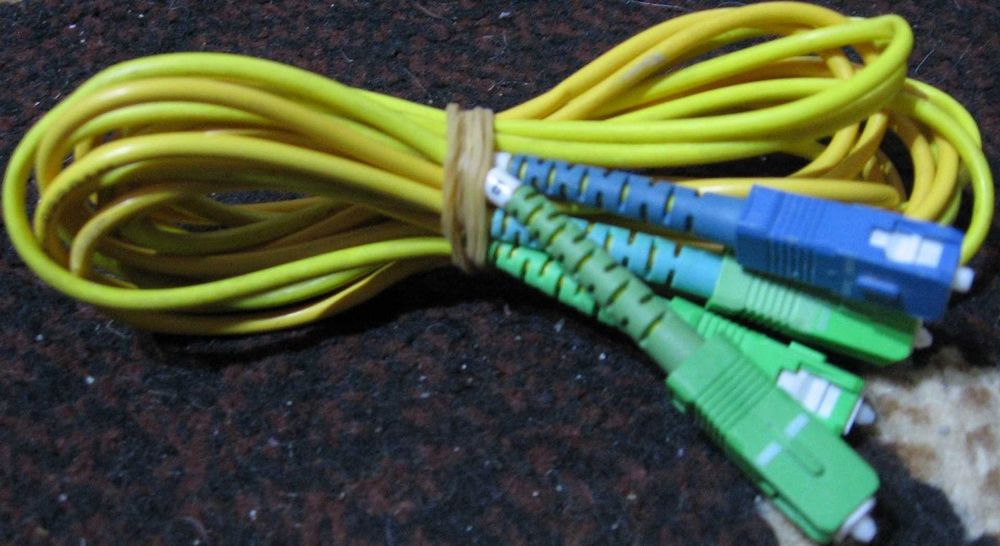 Два броя оптични кабели