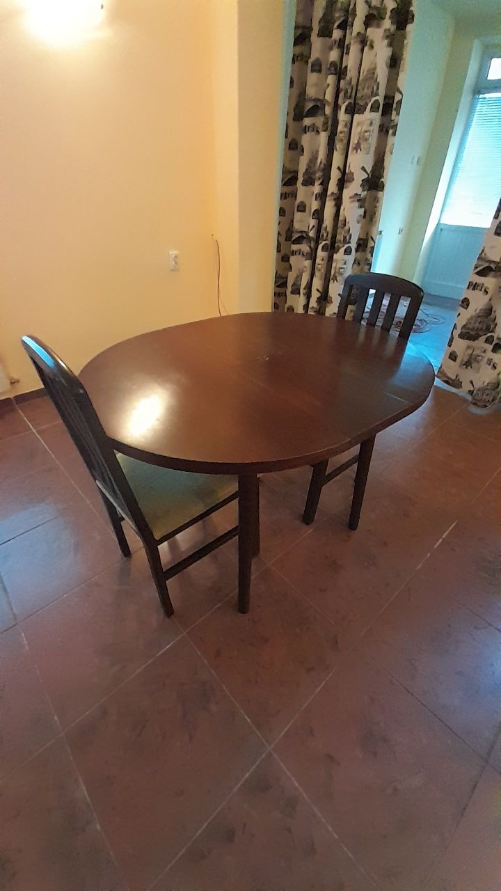 Трапезна маса и  4 стола,Холна маса