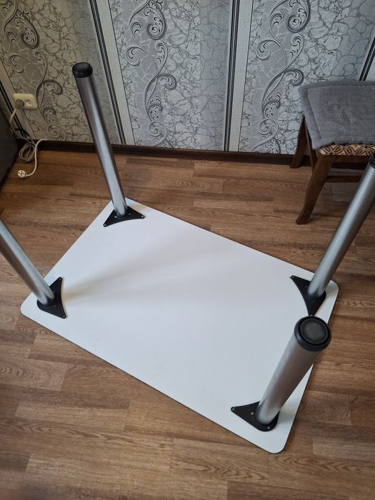 Стол  обеденный в кухню