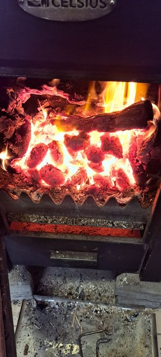 Cocs petrolier , cărbune, cu o putere calorica ridicată