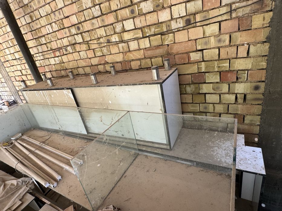 Стеклянная витрина, качественная, новая