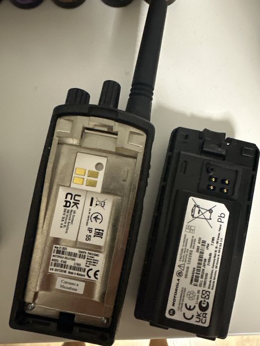 Vand 2 statii Motorola XT420 + incarcator original