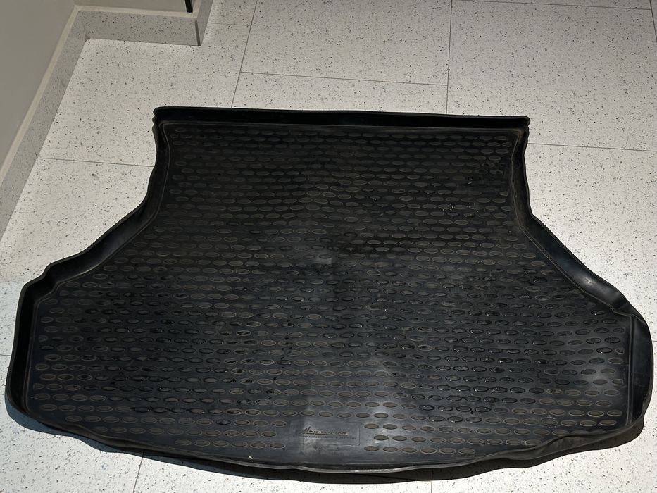 Полик в багажник на Ладу Гранту , Приору и.т.д