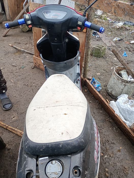 Scuter de vanzare merge tot pe el pornire la pedala pret negociabil