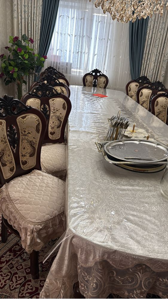Продам стулья  12 персон